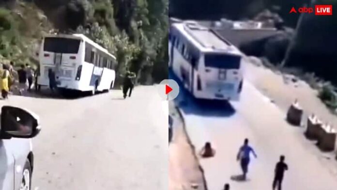 Brakes of the Bus Failed in Amarnath Due to Which the Lives of 40 People Were in Trouble Video Viral